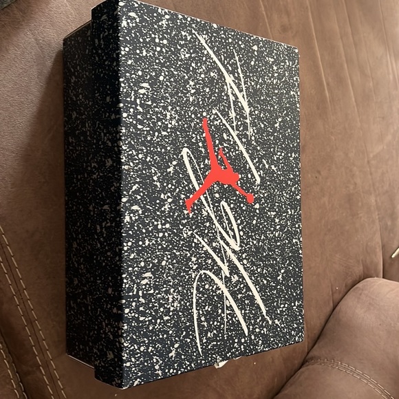 Shoes - Picture 4 of 6